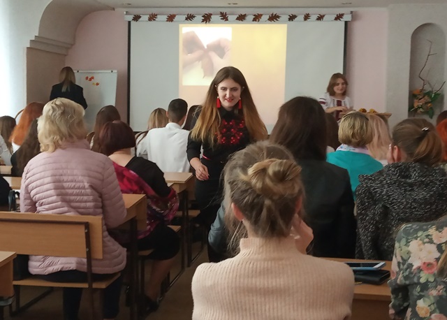 Приємно спостерігати за майстер-класами під спів Ценайко Ольги